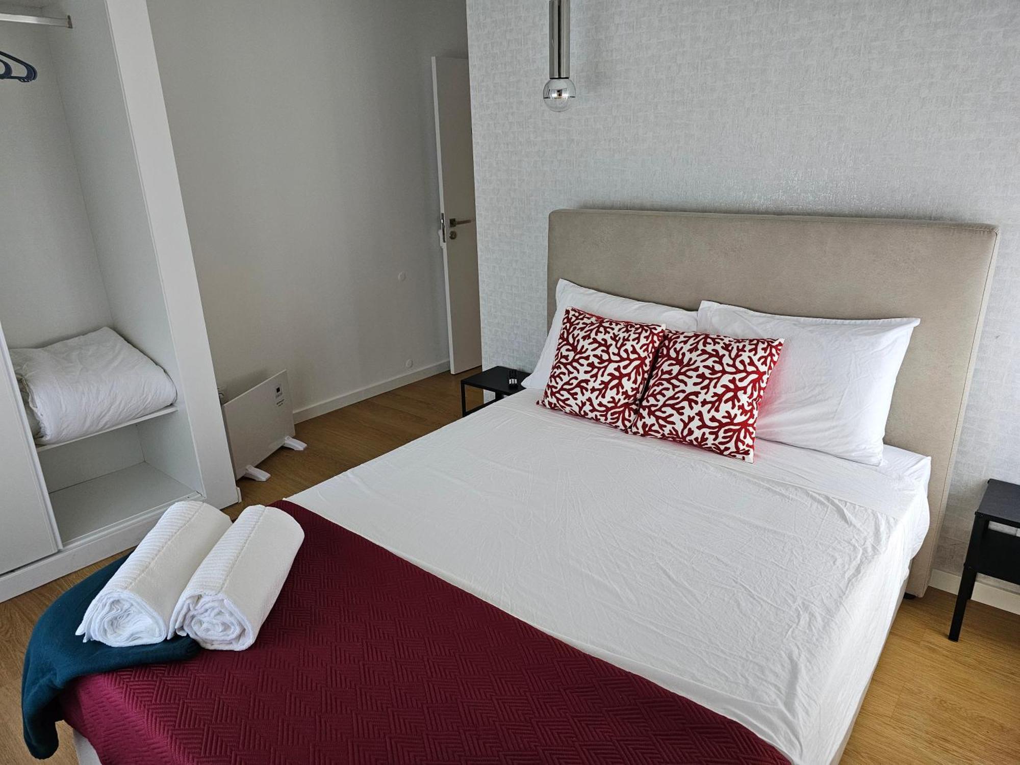 Surfsoul Guesthouse - Bed And Breakfast Peniche Exterior photo
